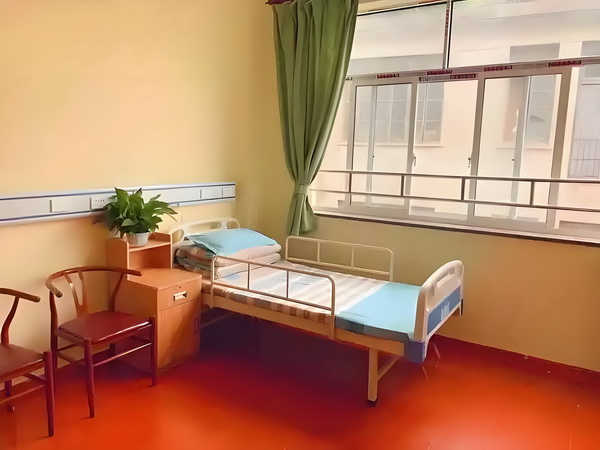 什么条件才可以申请深户_专访导演饶晓志：对《万里归途》满意和骄傲 专访导演饶圆谎为了