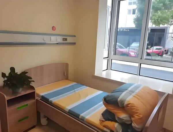 怎么获得深圳户口_佟丽娅儿子正脸曝光，五官气质超像爸爸 快车撞上城际一辆野猪